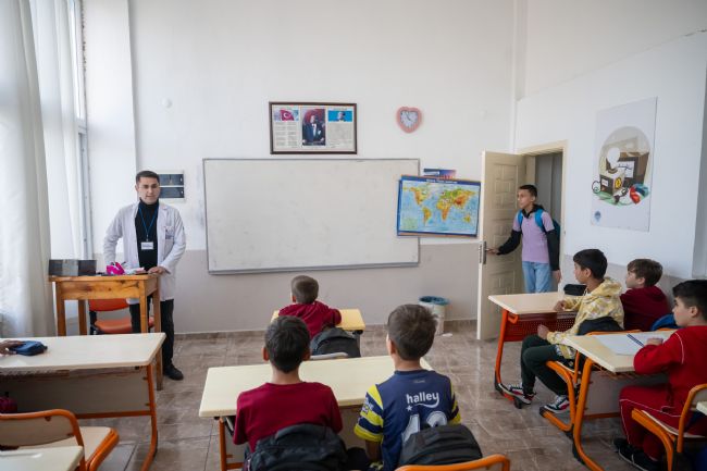 Veliler, ziyaretlerden çok memnun