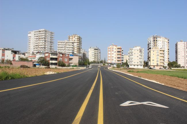 Büyükşehir, kentin dört bir yanında yolları yeniliyor
