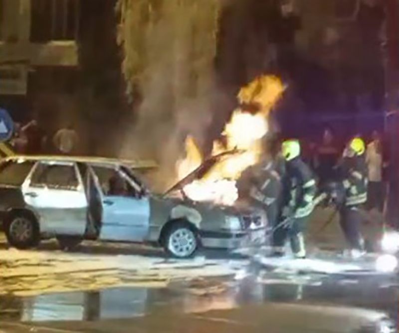 Mersin’de seyir halindeki otomobil alevlere teslim oldu