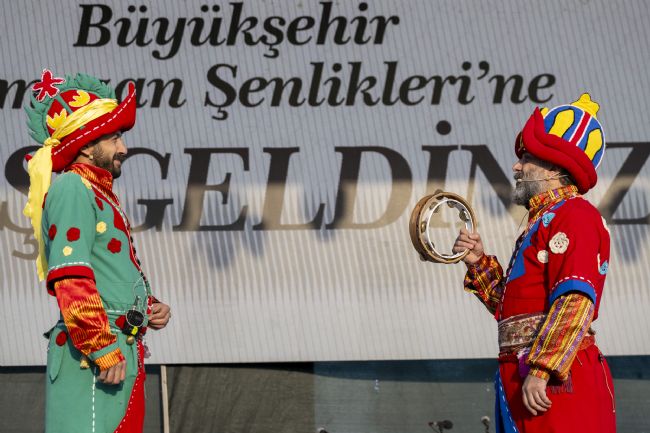 BAŞKAN SEÇER VE MERAL SEÇER, YENİŞEHİR'DE İFTAR VE RAMAZAN ŞENLİKLERİ'NE KATILDI