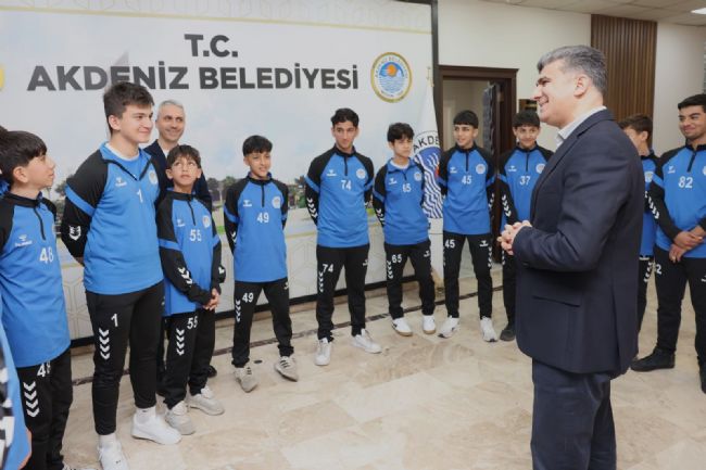 Akdeniz Belediye Spor U 14 Futbol Takımı Türkiye Şampiyonası Yolunda