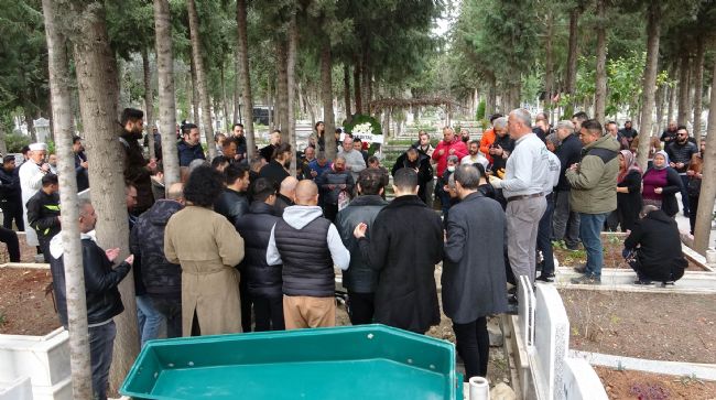 ÜNLÜ MÜZİSYEN HAKAN YELBİZ MEMLEKETİ MERSİN'DE TOPRAĞA VERİLDİ