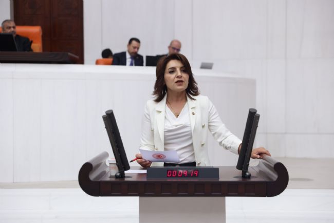 “Şimşek tasarruf diyor, çevre bakanı gökdelen kiralıyor”