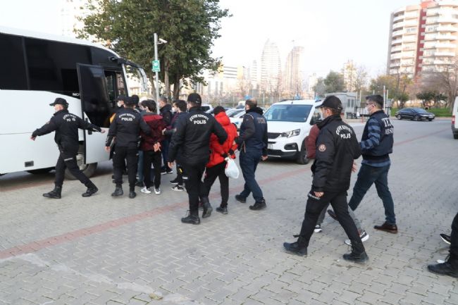 Mersin'de DEAŞ operasyonu: 16 şüpheli adliyeye sevk edildi