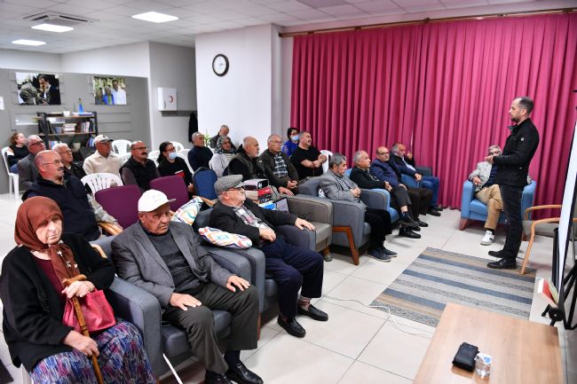 Yaş almış vatandaşlar, yaşlılık hakkında bilgilendirildi