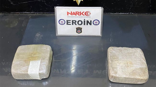 MOTO KURYENİN ÜZERİNDE 2 KİLO EROİN ÇIKTI