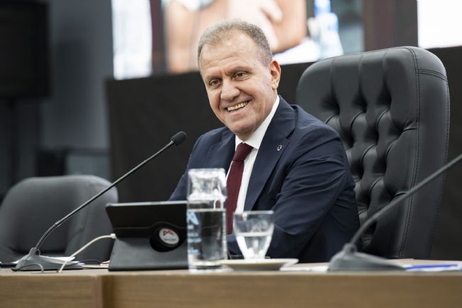 Büyükşehir’in öğrenim yardımları devam ediyor