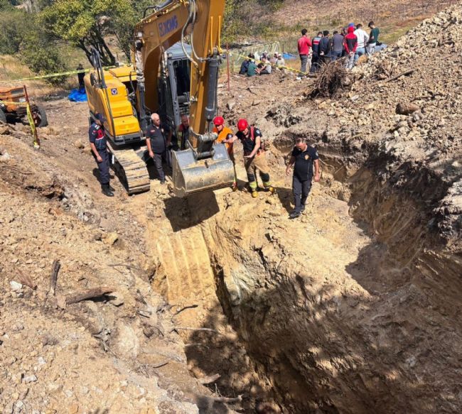 Göçük altında kalan çiftçilerin cansız bedenlerine ulaşıldı
