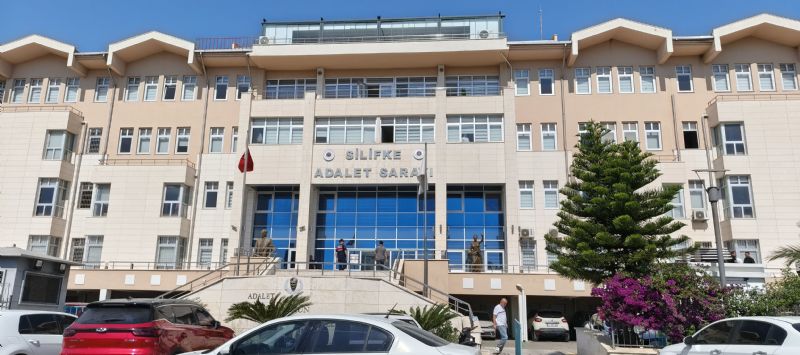 SİLİFKE BELEDİYESİ'NE YÖNELİK OPERASYONDA GÖZALTINA ALINAN 19 ŞÜPHELİ ADLİYEYE SEVK EDİLDİ
