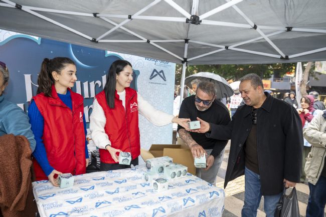 Mersin'de Berat Kandilinde 15 bin kandil simidi dağıtıldı