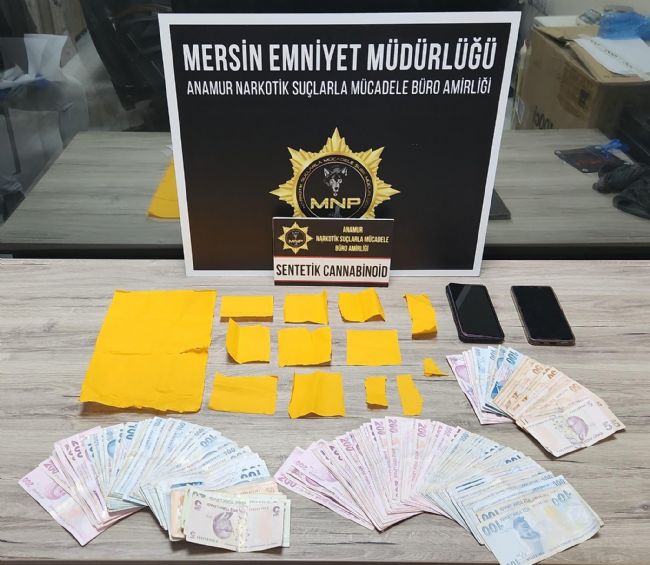 Uyuşturucuyu emdirilen kâğıtlarda satan şüpheli yakalanıp tutuklandı