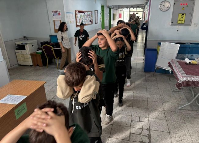 Mersin'de tüm okullarda eş zamanlı afet tatbikatı gerçekleştirildi