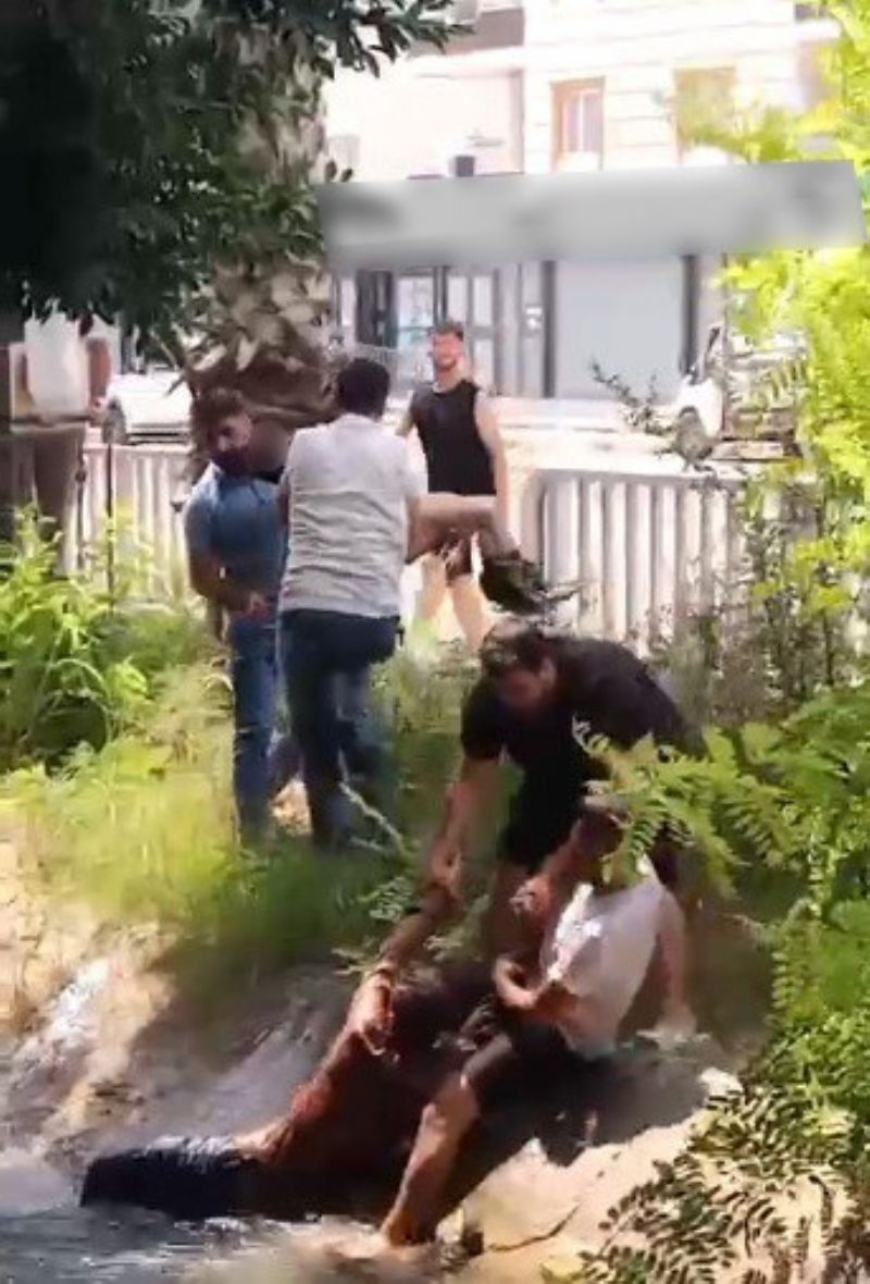 Boğulmak üzere olan çocuğu vatandaşlar son anda kurtardı