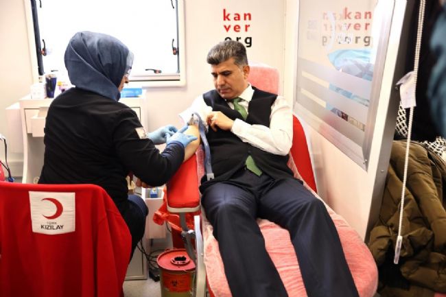 Şener'den Kan Bağışına Destek