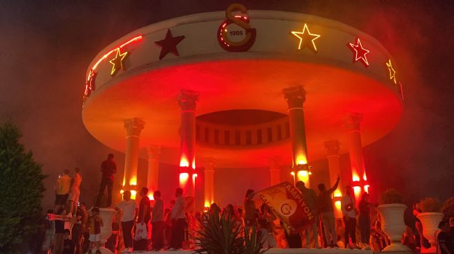 GALATASARAY’IN ŞAMPİYONLUĞU MERSİN’DE COŞKUYLA KUTLANDI