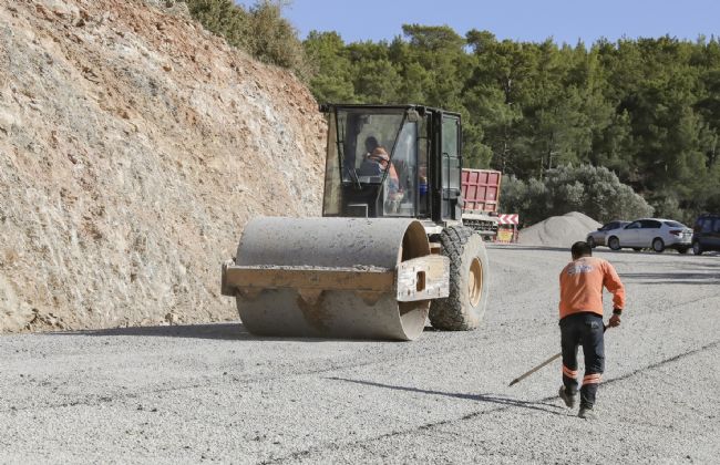 Gülnar'da 5 mahalleyi birbirine bağlayan yol yenilendi