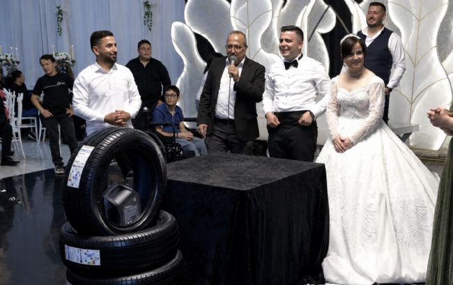 MERSİN'DE DAMADA LASTİK VE MOTOR YAĞI TAKTILAR