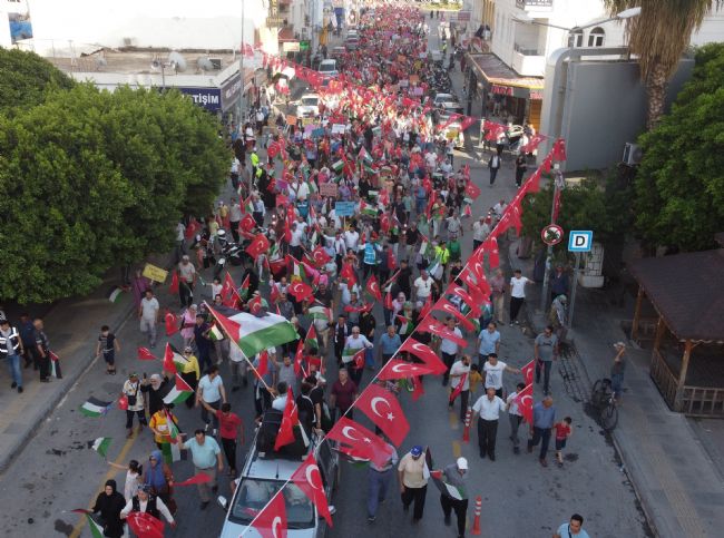 Mersin'de Filistin'e destek, İsrail'e tepki yürüyüşü