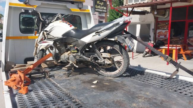 Otomobil ile çarpışan motosikletin sürücüsü yaralandı
