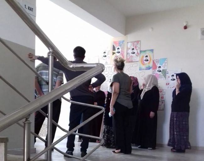 Okulda bıçaklı saldırı: 2 öğretmen yaralandı