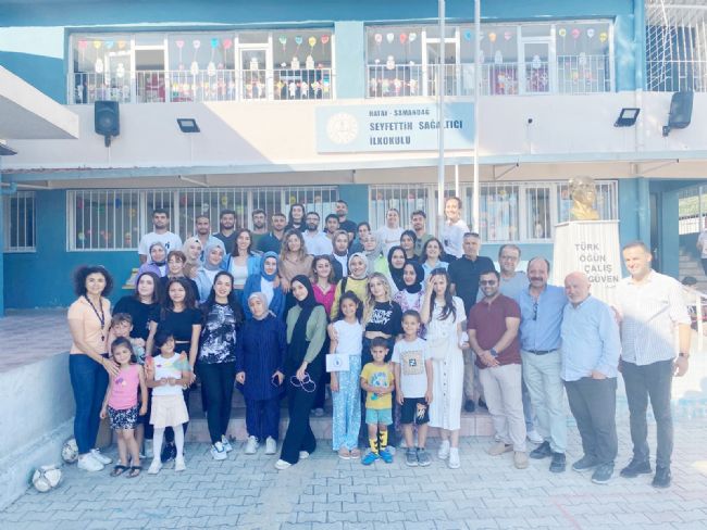 Hatay’da köy okuluna kütüphane kazandırdılar