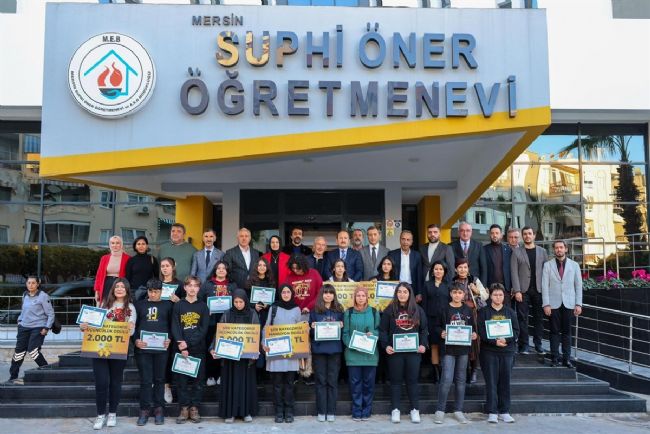 'Yüreğimdesin Filistin' yarışmasında dereceye girenlere ödülleri verildi