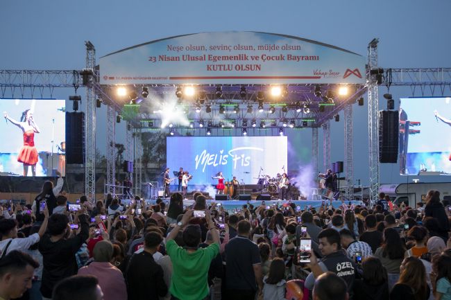 Festivale Fis Konseri damga vurdu