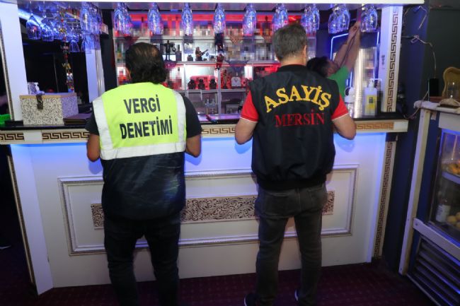 Mersin'de iş yerlerine denetimde aranan şahıs yakalandı